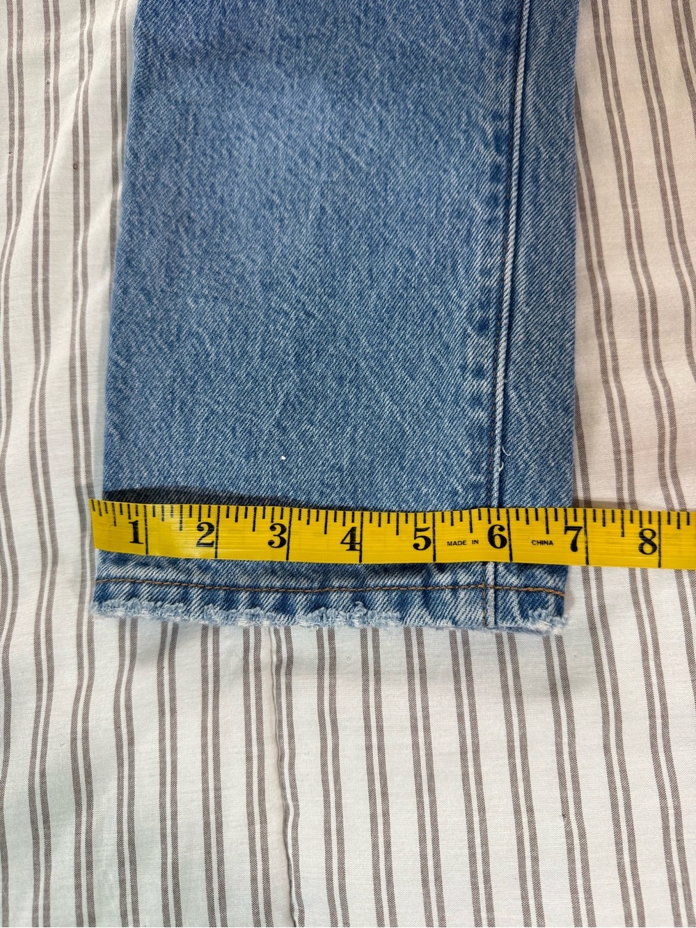 Levi's 501 Distressed Straight Leg Jeans Light Wash Button Fly Women’s 24x26 - Picture 12 of 16